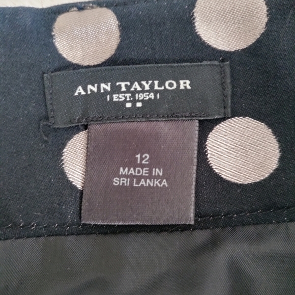 Beautiful Ann Taylor dressy pencil skirt size 12 - Picture 2 of 5